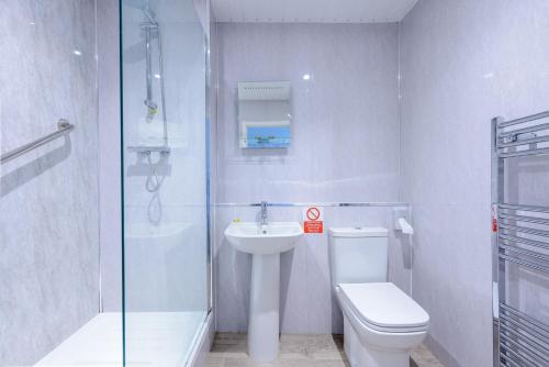 County Hotel - image 4