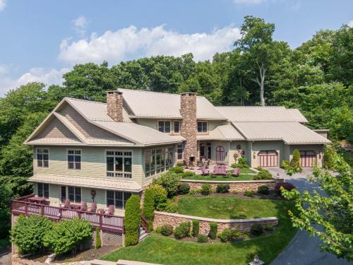 Misty Mountain Hop in Blowing Rock, USA