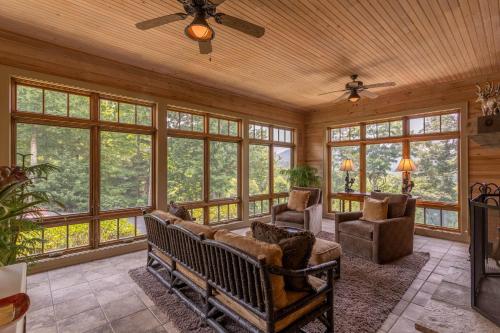 Misty Mountain Hop in Blowing Rock, USA