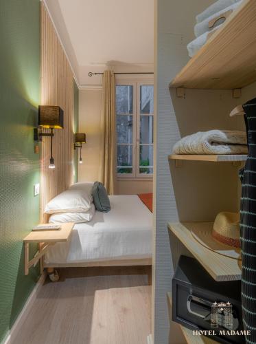 Double Room with Bath image 9