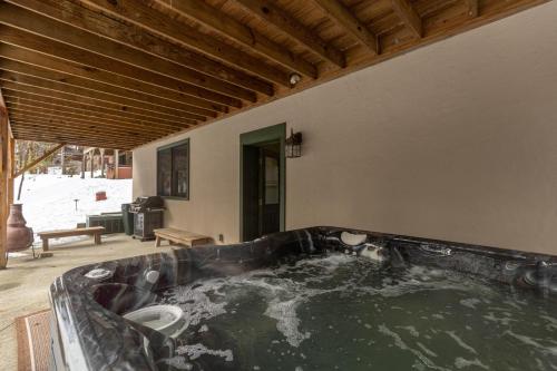 Hawksnest Cabin in Seven Devils, USA