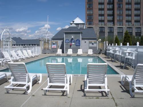 Shoreline Inn & Conference Center, Ascend Hotel Collection