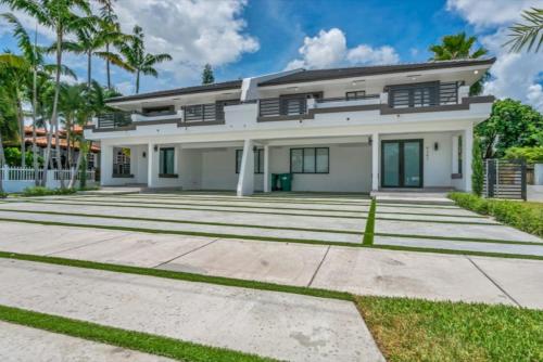 Luxe 4BD Duplex with Heated Pool, Close to Restaurants in South Miami, Vereinigte Staaten von Amerika