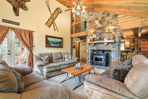 Duck Creek Village Cabin with Deck and Fire Pit! - image 6