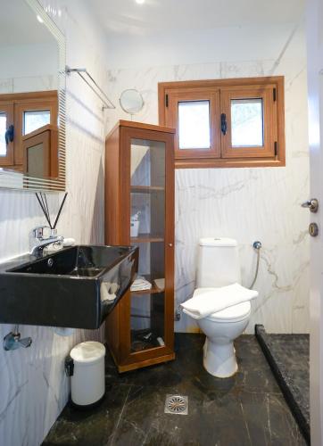 Fira Central Apartment with View - image 7