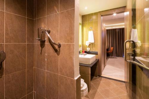 room detail thumbnail 2