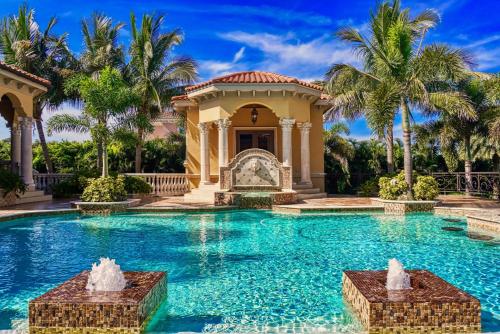 St Petersburg Waterfront Estate by Techtravel – Tierra Verde, FL