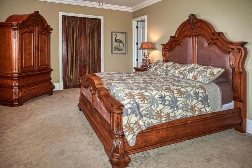 St Petersburg Waterfront Estate by Techtravel – Tierra Verde, FL