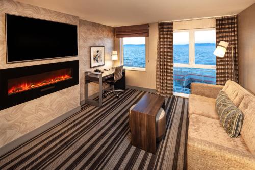 Premier King Suite with Water View