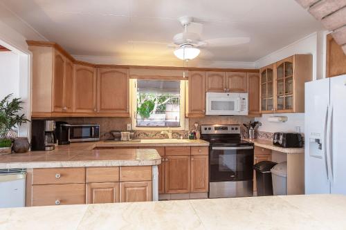 Hawaii Oceanfront Beach House Paradise on the Beach Family Activities in Pupukea (HI)
