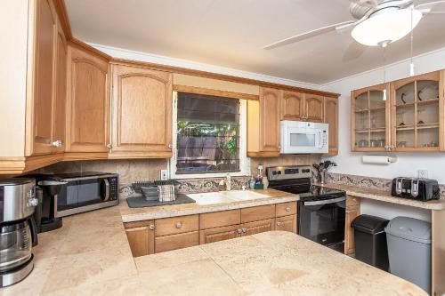 Hawaii Oceanfront Beach House Paradise on the Beach Family Activities in Pupukea (HI)