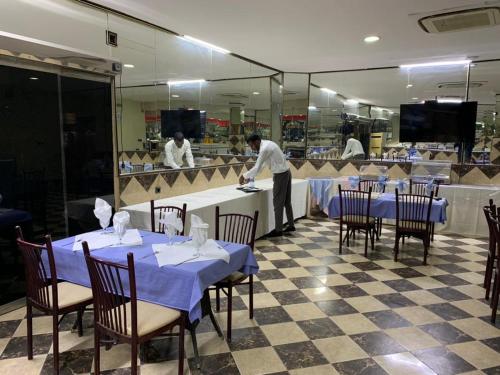 ผับ/เลาจน์, Hôtel Hayatt near สนามบินนานาชาตินวกชอต-อูมตุนซี