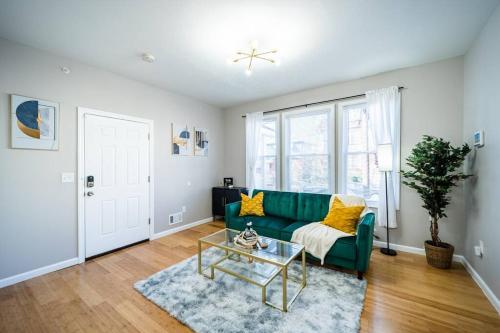 6 Mins From EWR Airport Cozy 3 Bedroom Apartment in Newark, USA
