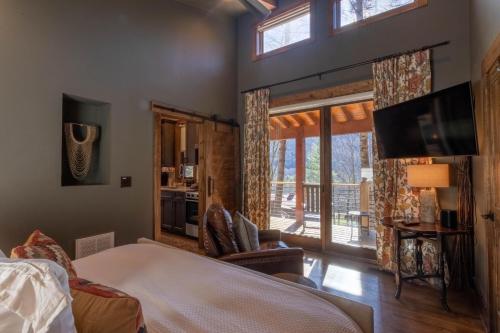 Hilltop Hideout at Eagles Nest in Banner Elk, USA