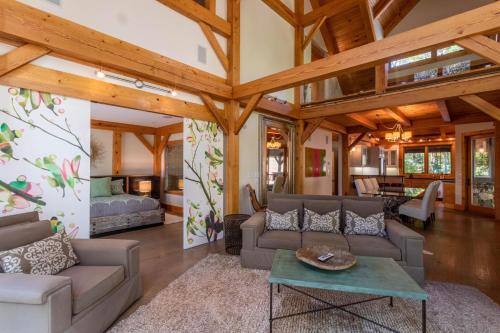 Cedar Rock Townhomes at Eagles Nest in Banner Elk, USA