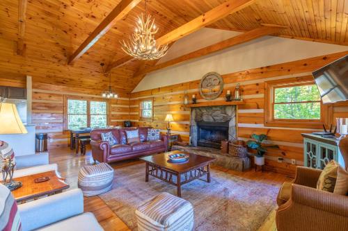 Log Inn at River Ridge in Boone, USA