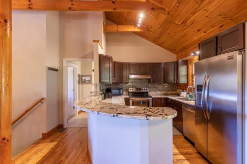 Log Inn at River Ridge in Boone, USA