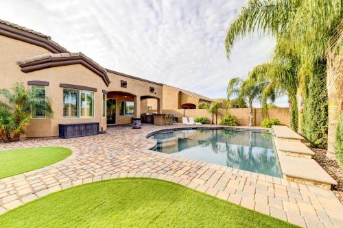 Pool, BBQ & Bar: Family Home in Queen Creek - Chandler Heights, AZ