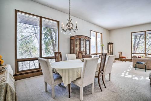 15 Mi to Downtown Minneapolis Retreat on 5 Acres in มินนิตองกา (MN)