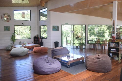 Vestíbulo, OutBox Inn in Monteverde