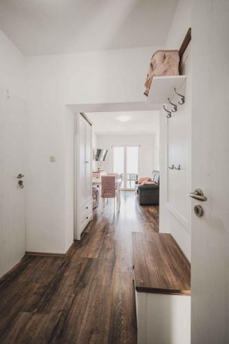 Apartment image 6