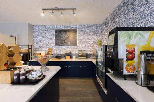 Food and beverages, AmericInn by Wyndham Duluth in Duluth (MN)