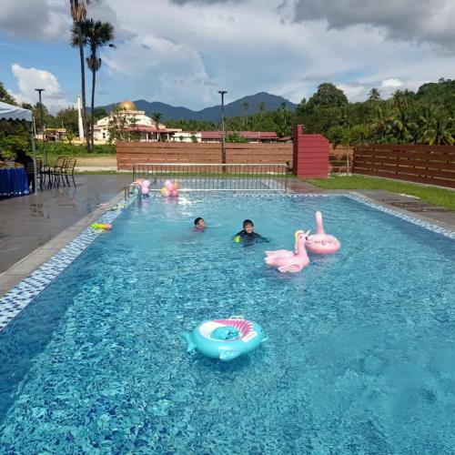 Swimming pool, Hotel MyAngkasa Akademi & Resort in Mukim Kedawang