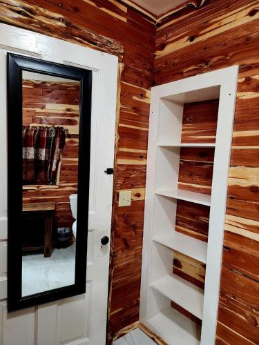 Log Cabin Inn in Eureka Springs, USA