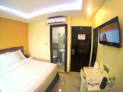 room detail thumbnail 2