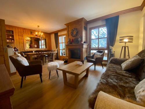 Ski-in Ski-out, 2 bed duplex, sleeps 8, Stunning Mountain Views & Fireplace - Arc 1950 Bourg-Saint-Maurice