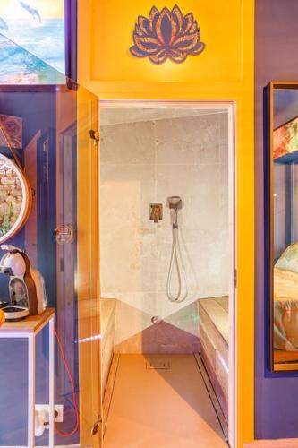 Bathroom, Appartement hammam & jacuzzi in Brie-Comte-Robert