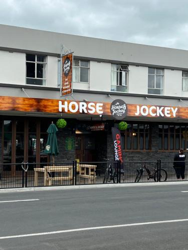 Horse and Jockey Inn - Accommodation - Matamata