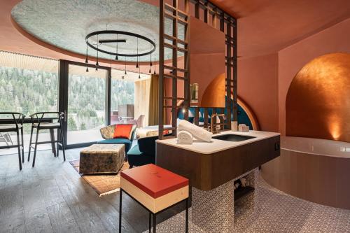 room detail thumbnail 2