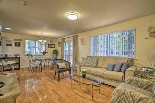 Lynnwood Apt with Balcony about 17 Mi to Seattle! - Apartment - Lynnwood