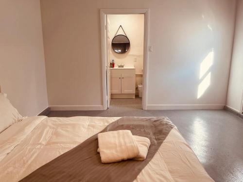Studio with Private Entrance - Tap to explore photos