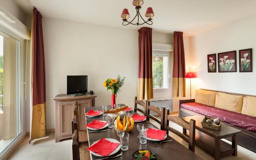 3 bedrooms, 5 beds
