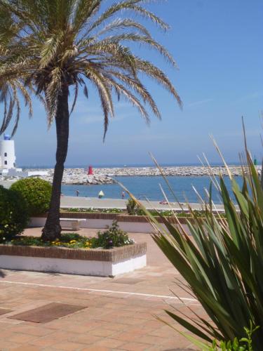 Oprema, Beautiful Duquesa Harbour apt 2001 in Villas Puerto
