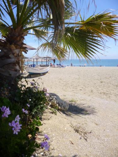Oprema, Beautiful Duquesa Harbour apt 2001 in Villas Puerto