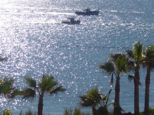 Oprema, Beautiful Duquesa Harbour apt 2001 in Villas Puerto
