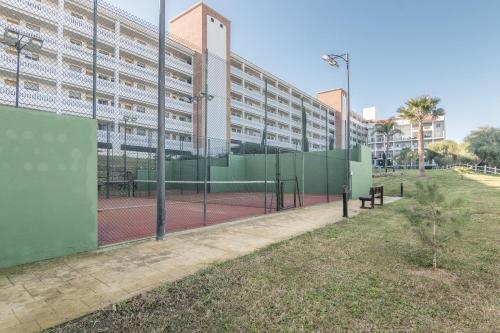 2187-Lovely 2bedrooms with pool and playground - image 3