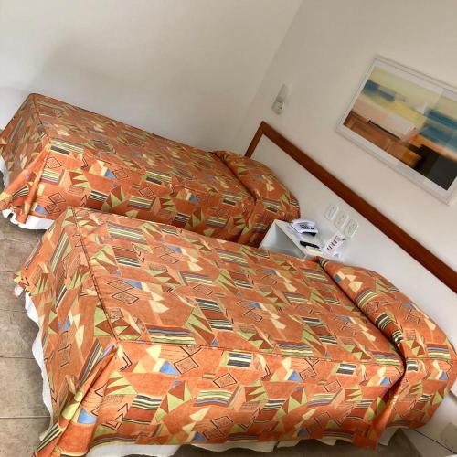2 twin beds