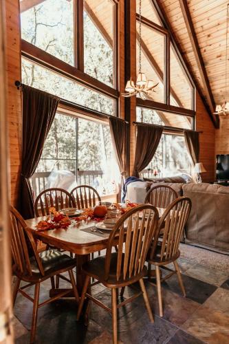 Cozy Sequoia Forest Cabin near Lake Isabella