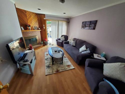 House near NYC with 3BR, 2BA, 2LR, Fpl, Deck/Patio in Oceanside, USA