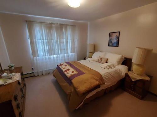 House near NYC with 3BR, 2BA, 2LR, Fpl, Deck/Patio in Oceanside, USA