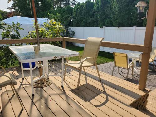 House near NYC with 3BR, 2BA, 2LR, Fpl, Deck/Patio in Oceanside, USA
