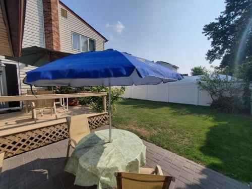 House near NYC with 3BR, 2BA, 2LR, Fpl, Deck/Patio in Oceanside, USA