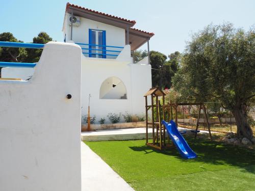 Laste mänguväljak, Bianco e Azzuro in Limni Vouliagmenis