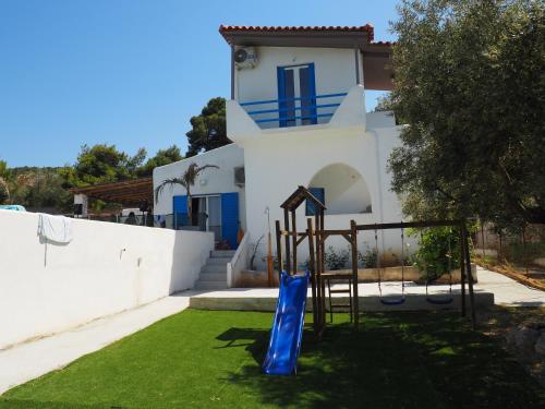 Laste mänguväljak, Bianco e Azzuro in Limni Vouliagmenis