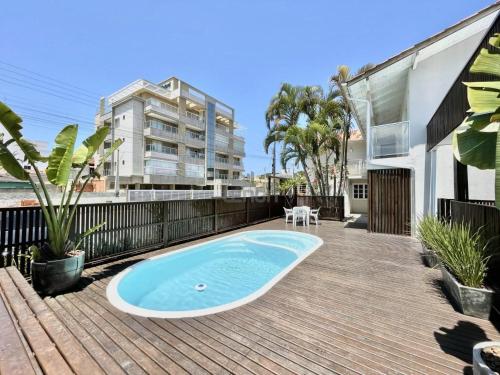 023 - Lindo Residencial com Piscina e Jacuzzi em Bombas