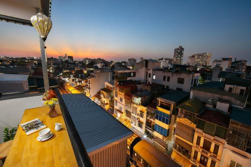 Food and beverages, Hanoi La Cascada House and Travel in Dong Xuan Market